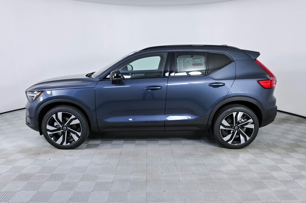 New 2026 Volvo XC40 B5 Ultra SUV