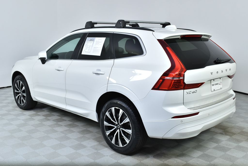 2023 Volvo XC60 B5 Core photo 3