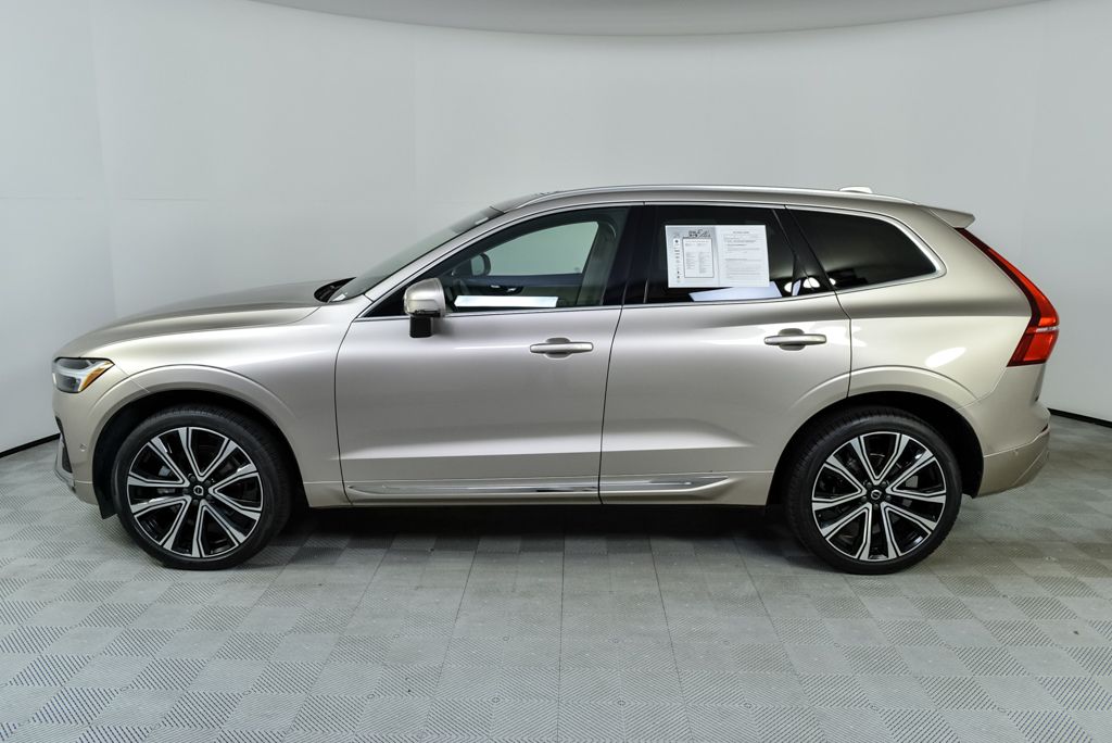 2023 Volvo XC60 B5 Ultimate photo 2