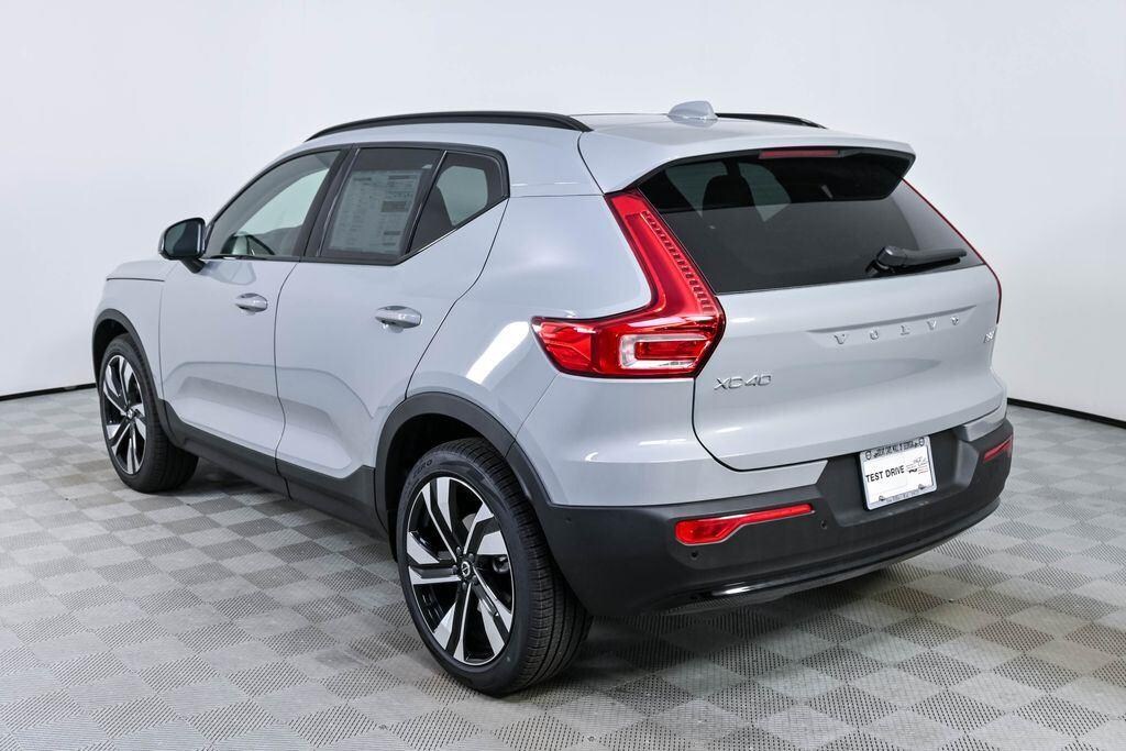 New 2026 Volvo XC40 B5 Ultra SUV