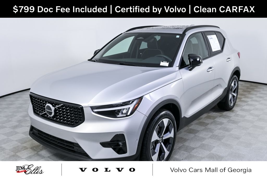 2025 Volvo XC40 B5 Plus Dark Theme SUV