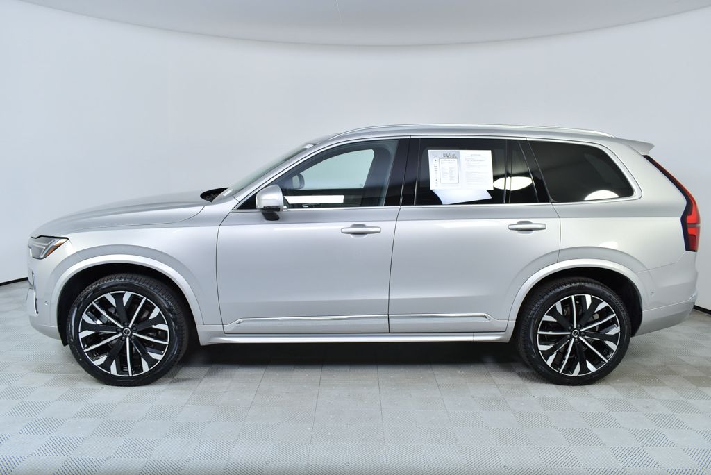 2025 Volvo XC90 B5 Plus photo 2