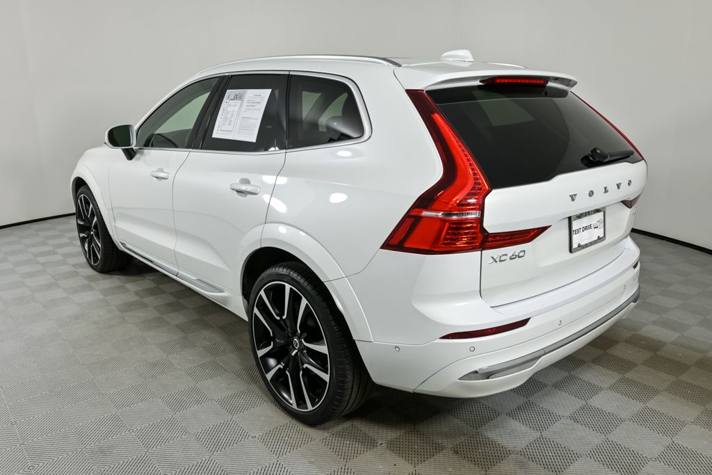 2023 Volvo XC60 B5 Ultimate photo 3