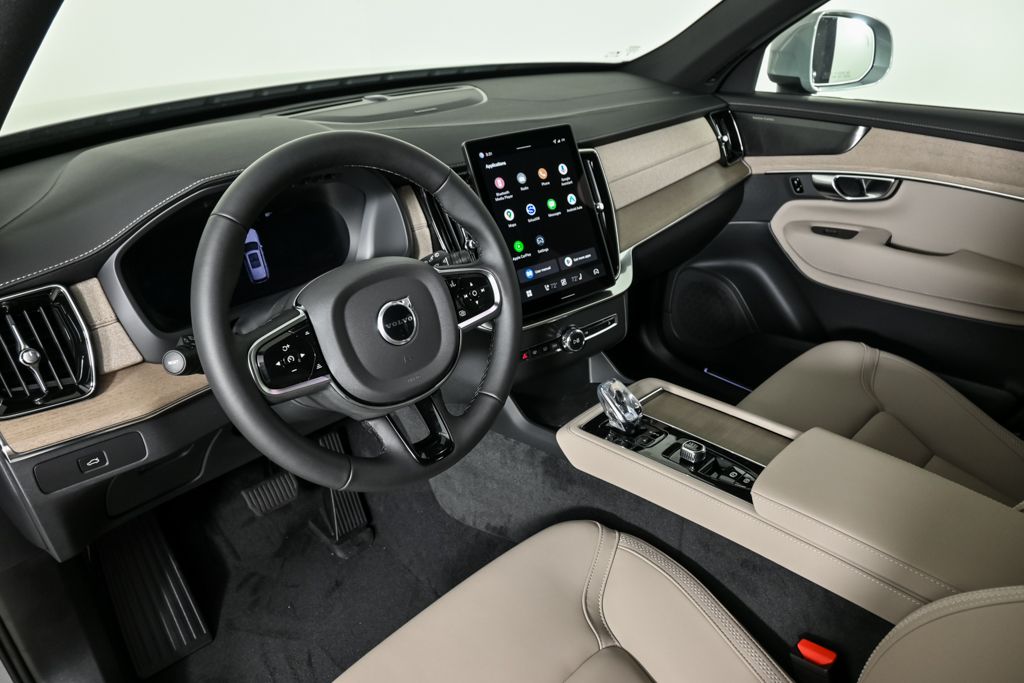 2026 Volvo XC90 Plus photo 4