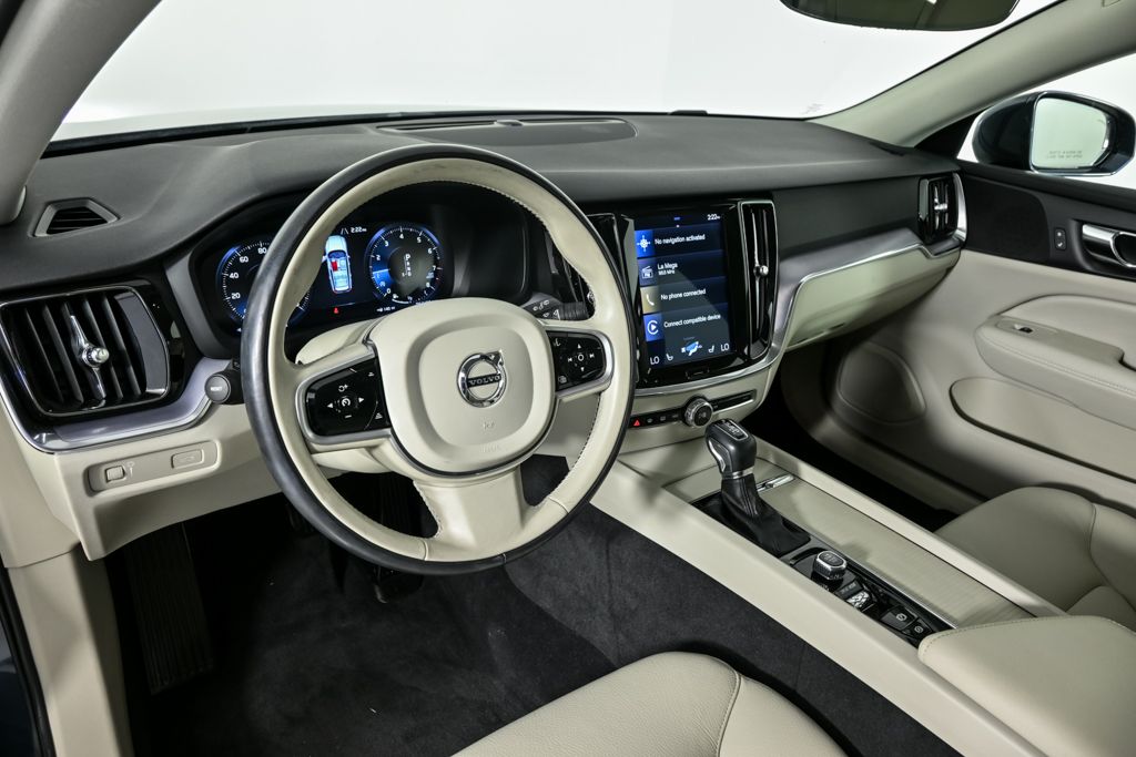 2020 Volvo V60 T5 Momentum photo 4