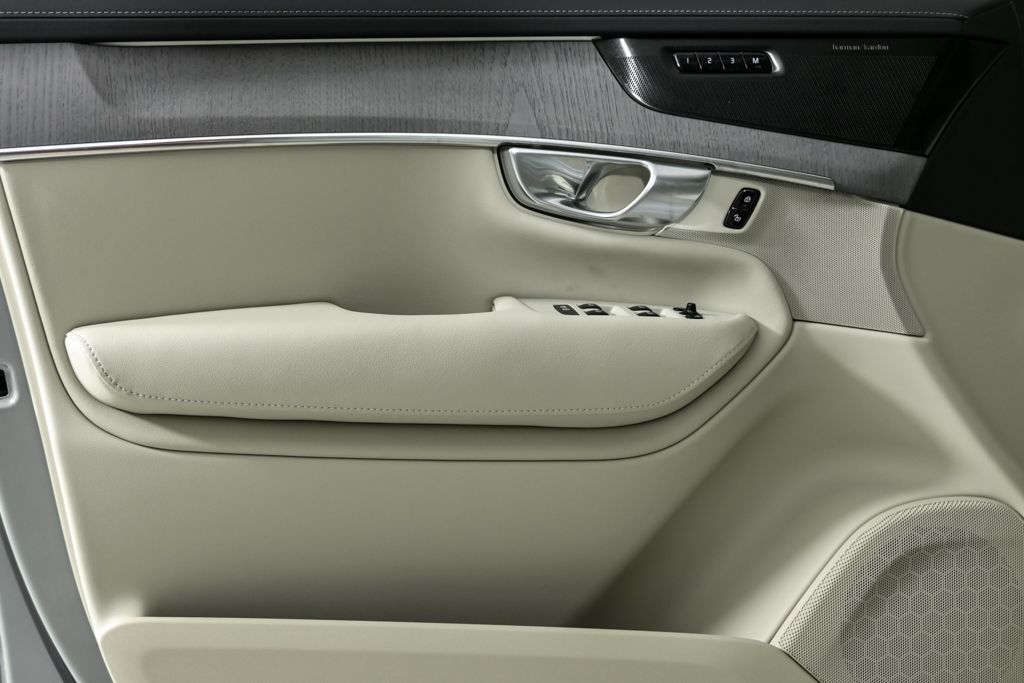 2026 Volvo XC90 Ultra - Photo 6