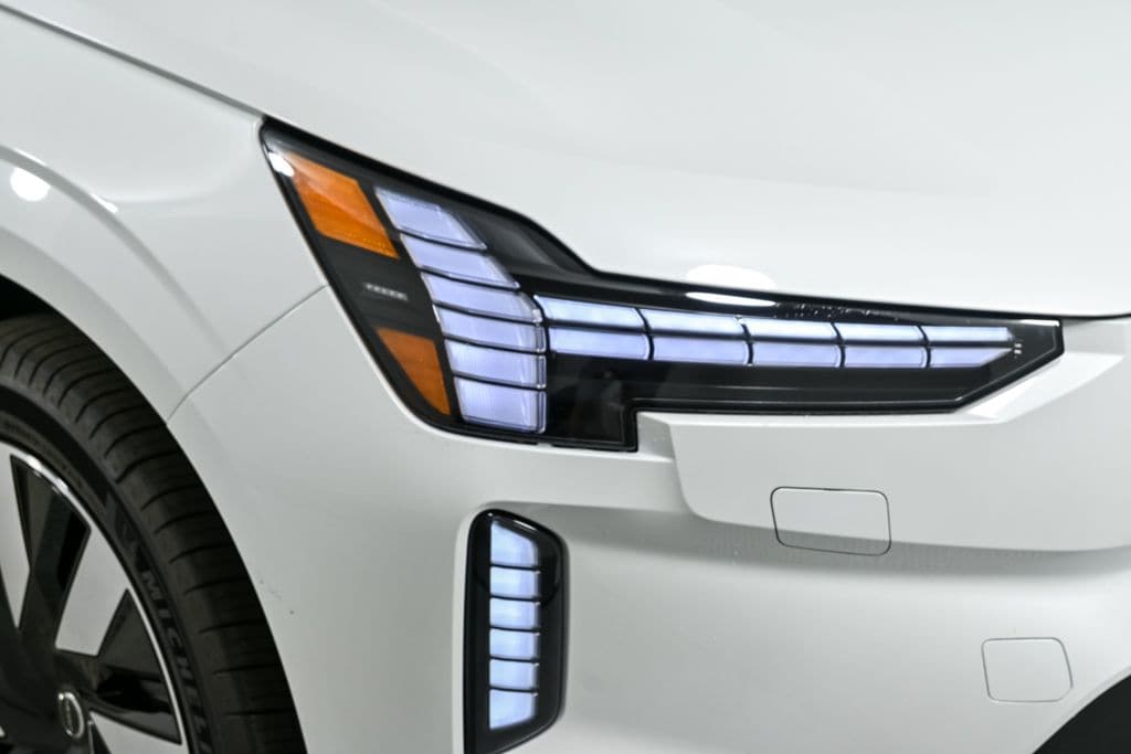 2025 Volvo EX90 Plus - Photo 39