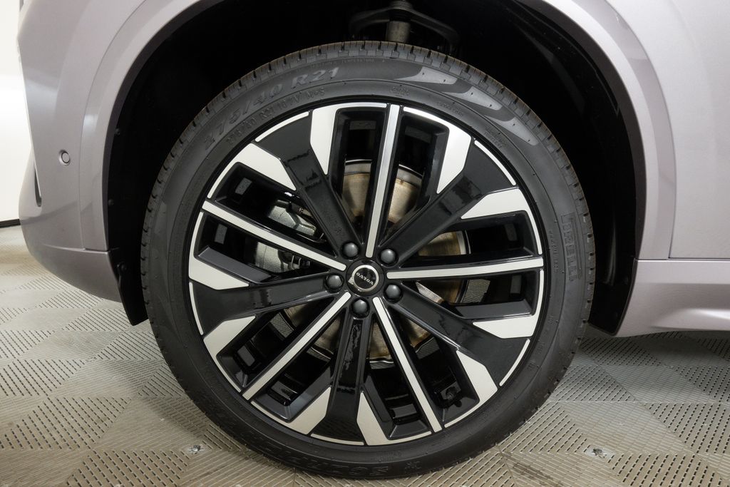 2026 Volvo XC90 Plus - Photo 13