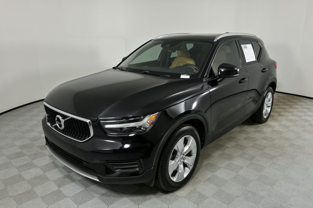 2020 Volvo XC40 Momentum