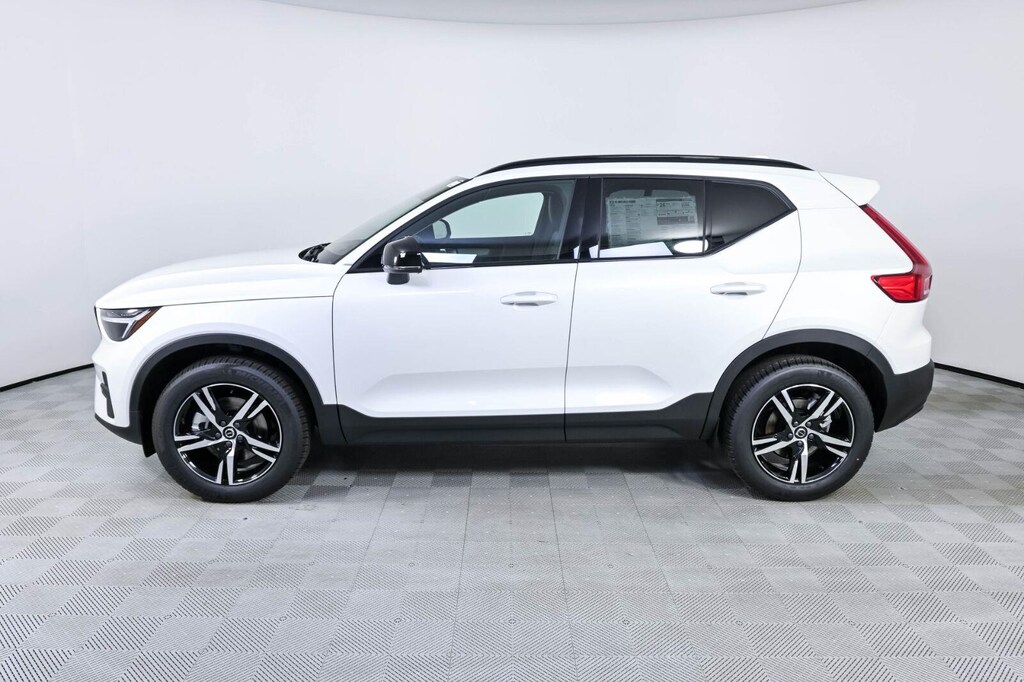 New 2026 Volvo XC40 B5 Core SUV