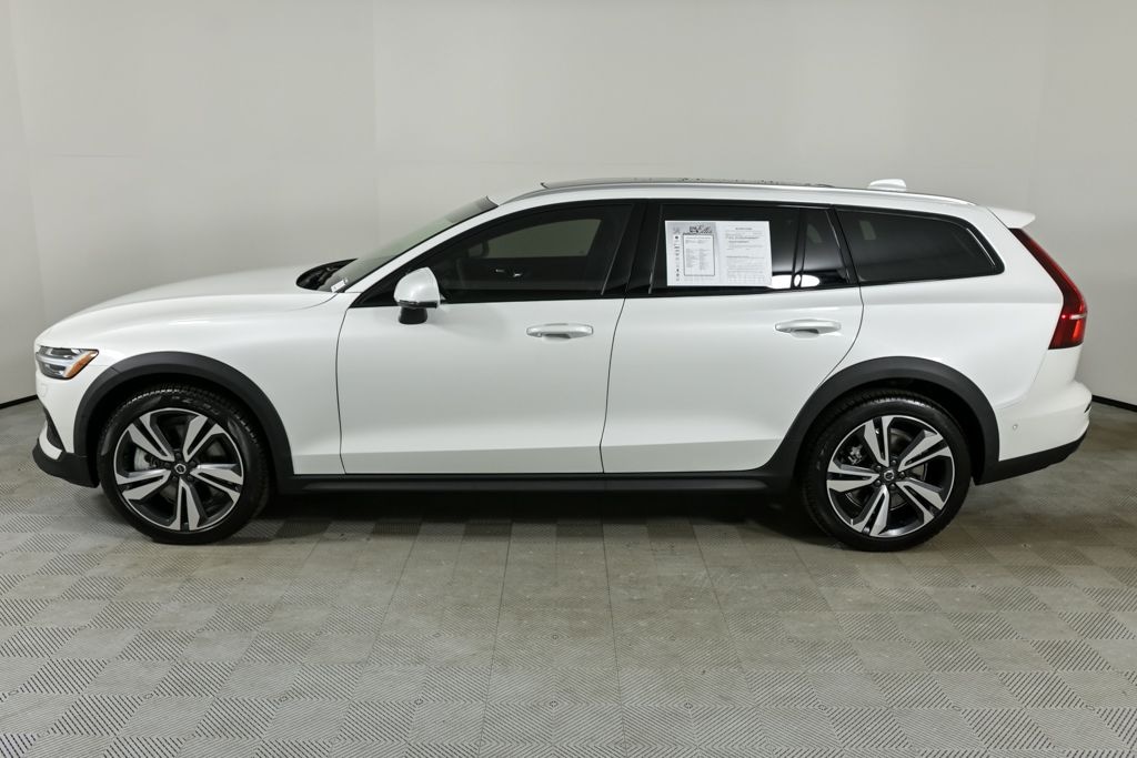 New 2025 Volvo V60 Cross Country B5 Plus Wagon