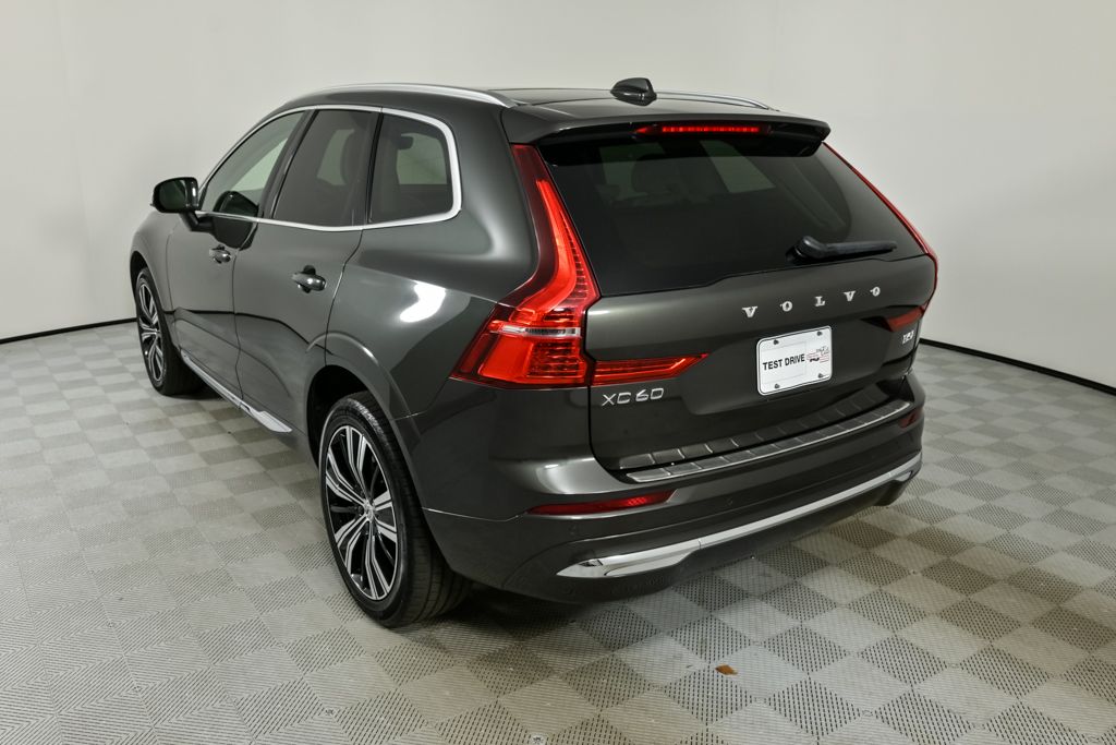 2022 Volvo XC60 B5 Inscription photo 3