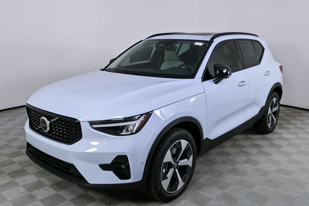 2026 Volvo XC40 Plus's photo