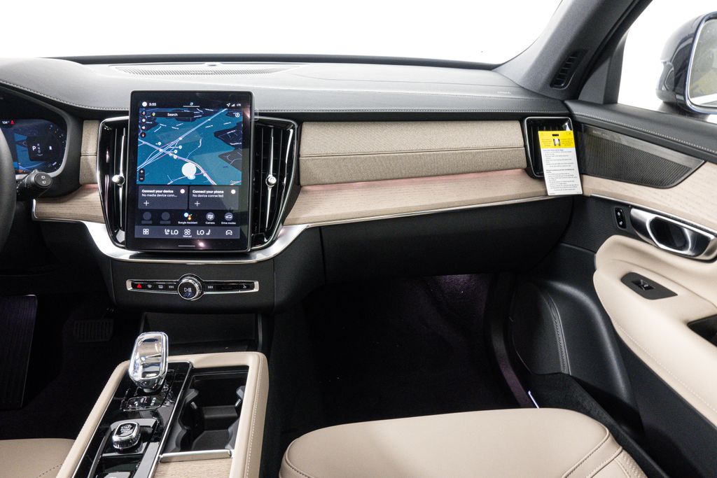 2026 Volvo XC90 Plus photo 4