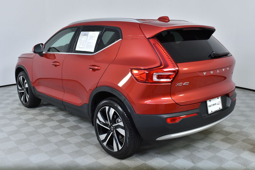 2024 Volvo XC40 Plus photo 3