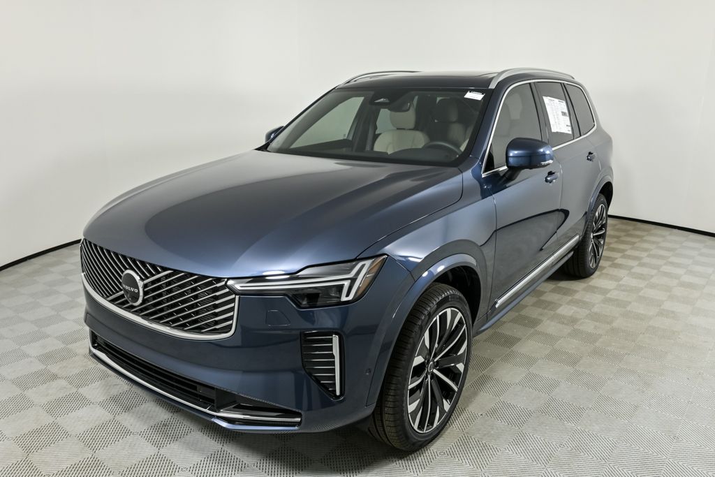 2026 Volvo XC90 Plus's photo