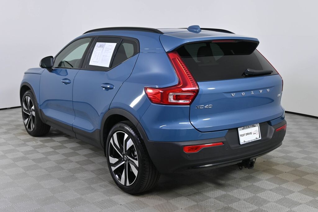 Certified 2025 Volvo XC40 B5 Plus Dark Theme SUV