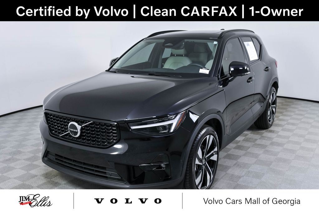 2025 Volvo XC40 B5 Ultra Dark AWD's photo