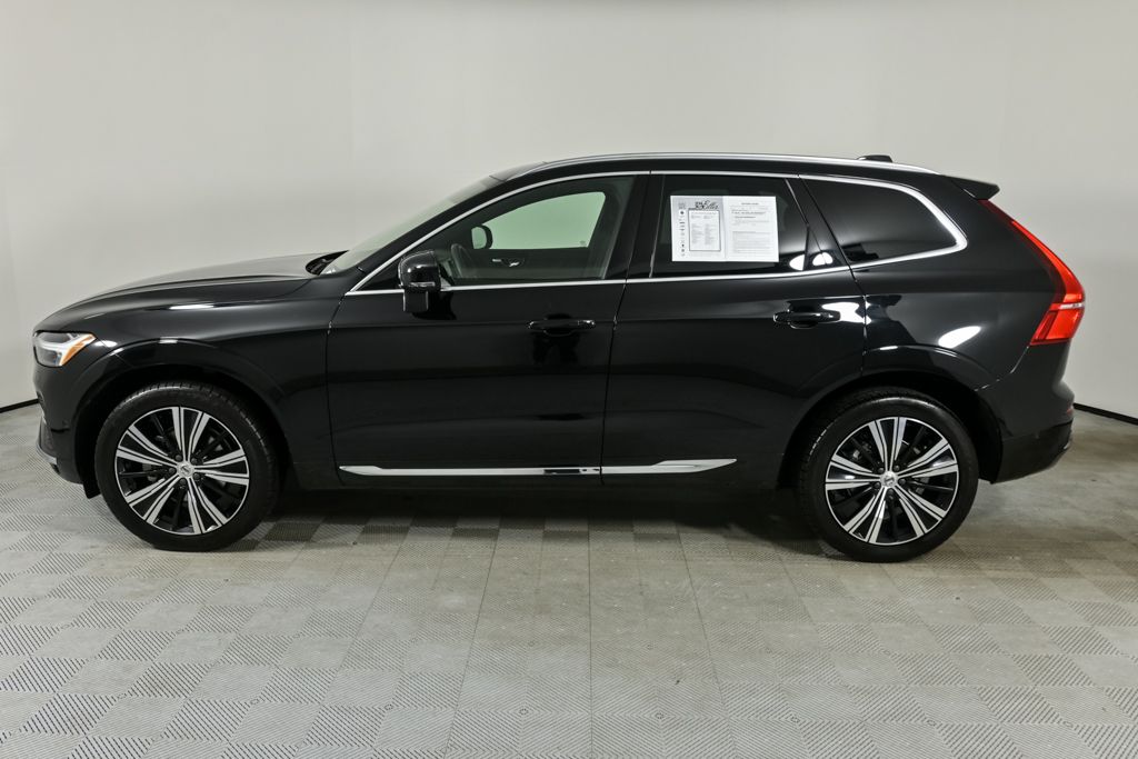 2023 Volvo XC60 B5 Plus photo 2