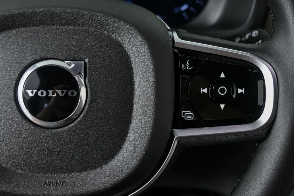 2026 Volvo XC90 Plus - Photo 11