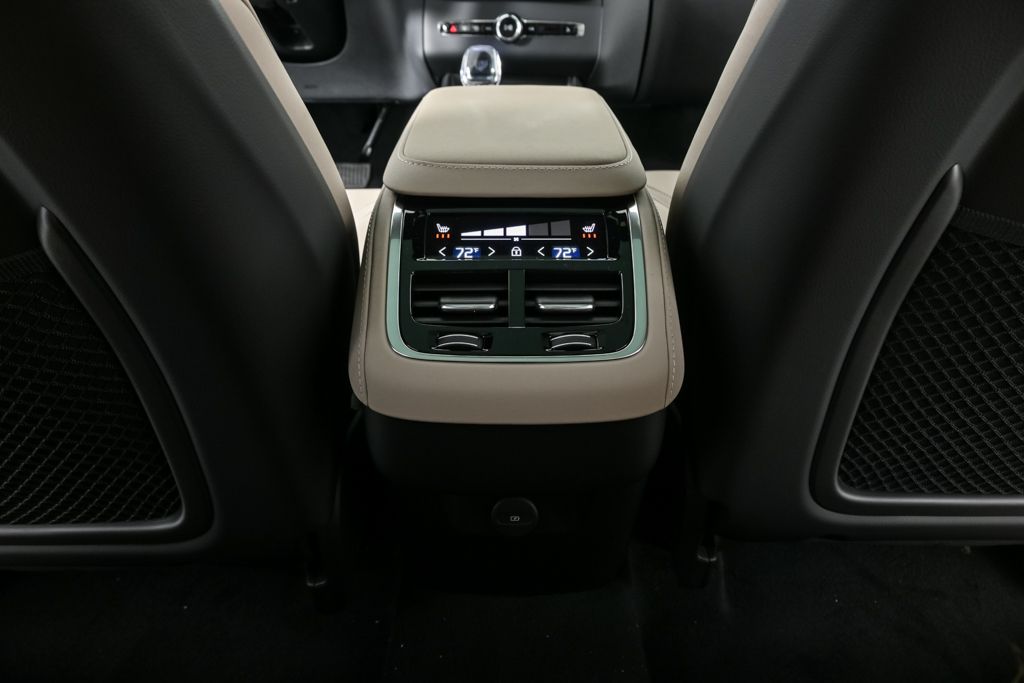 2026 Volvo XC90 Plus - Photo 20