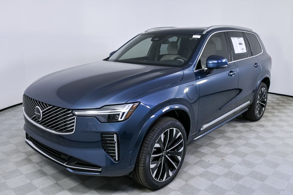 2026 Volvo XC90 Plus's photo