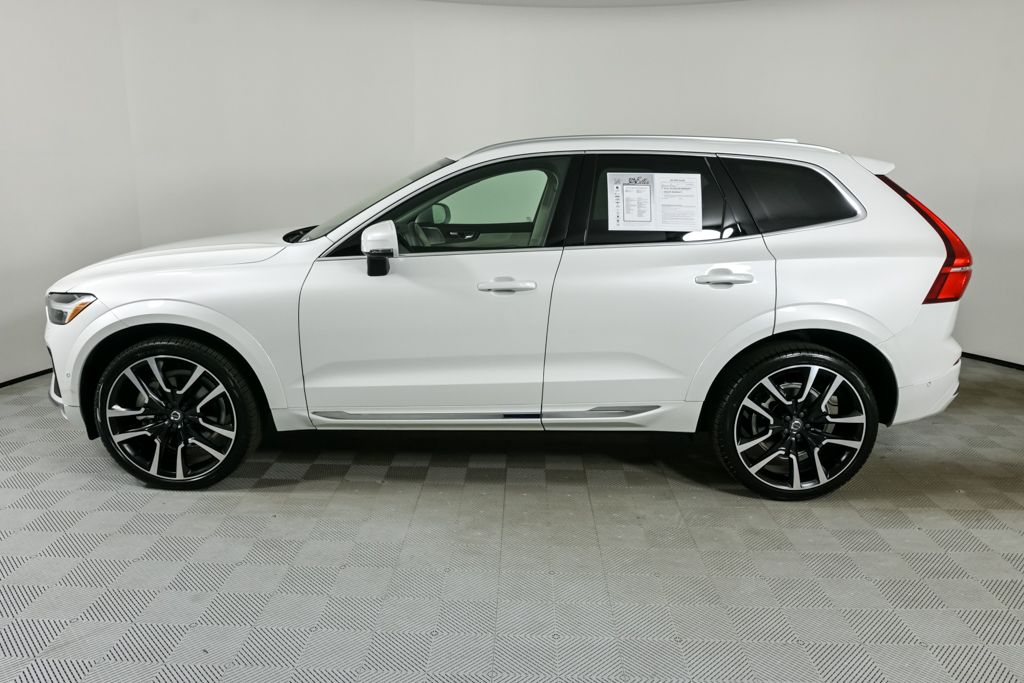2023 Volvo XC60 B5 Ultimate photo 2