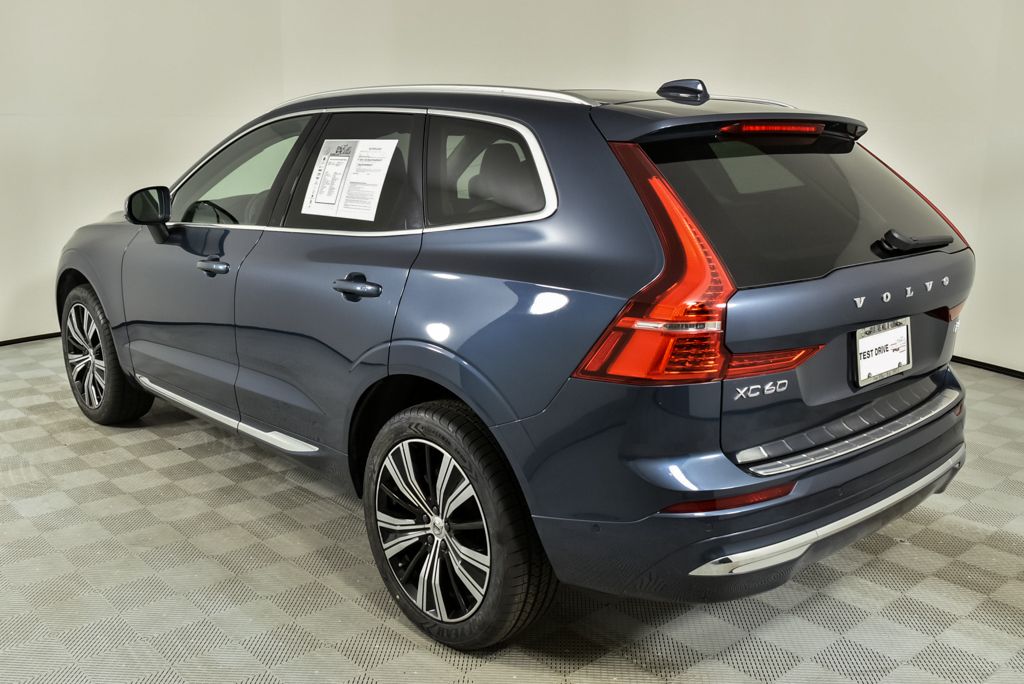 2023 Volvo XC60 B5 Plus photo 3