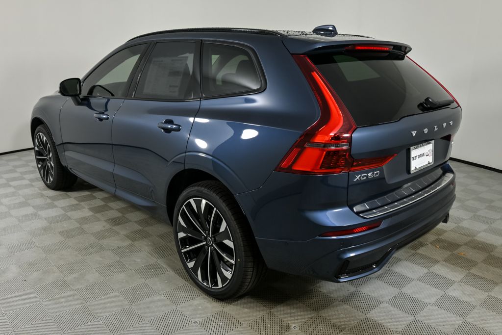 2026 Volvo XC60 B5 photo 3