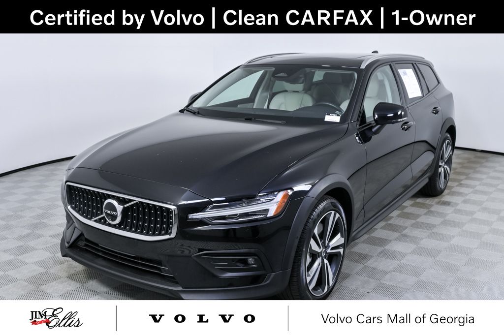 2025 Volvo V60 Cross Country B5 Plus AWD's photo