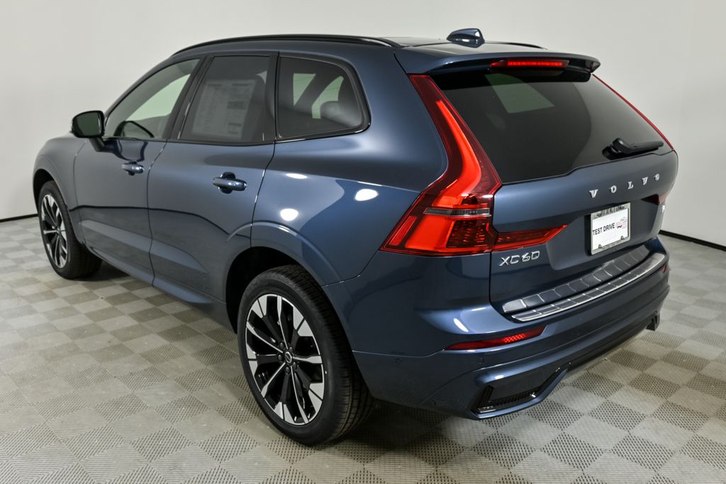 2026 Volvo XC60 B5 Plus photo 3