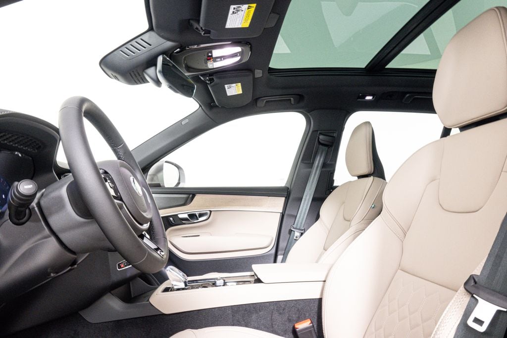 2026 Volvo XC90 Plus - Photo 22