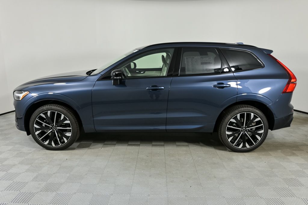 2026 Volvo XC60 B5 photo 2