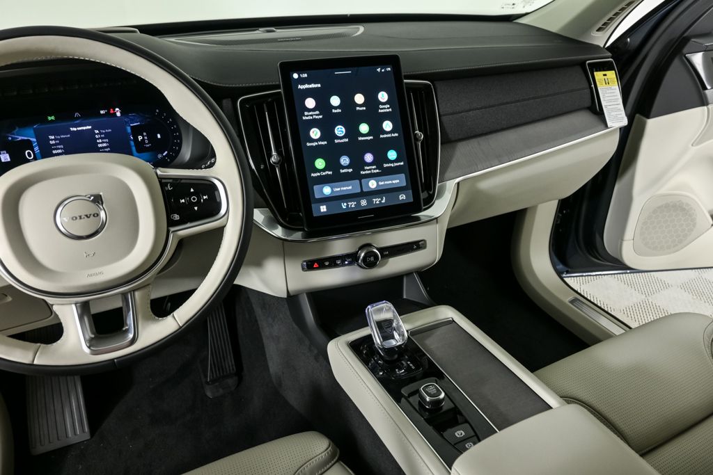 2026 Volvo XC90 Ultra - Photo 13