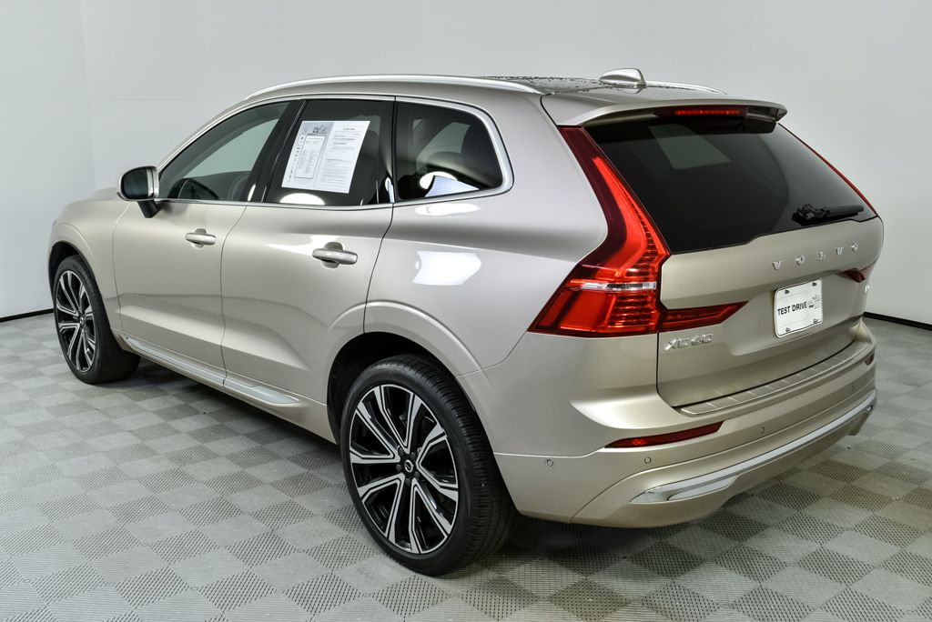 2023 Volvo XC60 B5 Ultimate photo 3