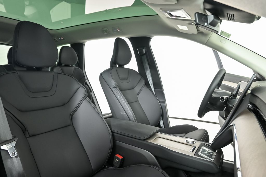 2025 Volvo EX90 Plus - Photo 23