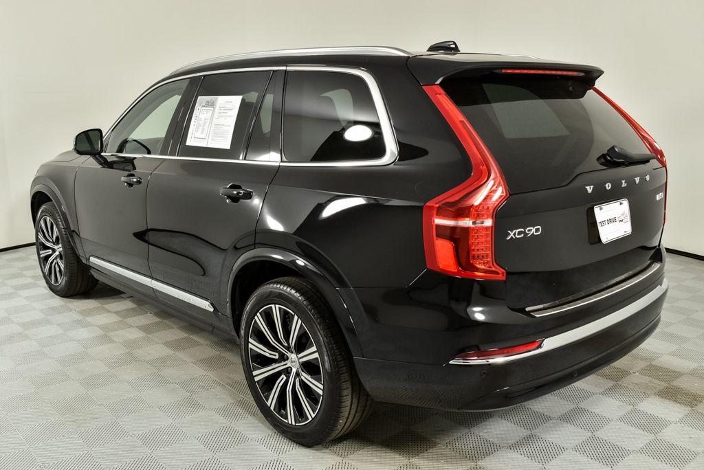 2024 Volvo XC90 B5 Core photo 3