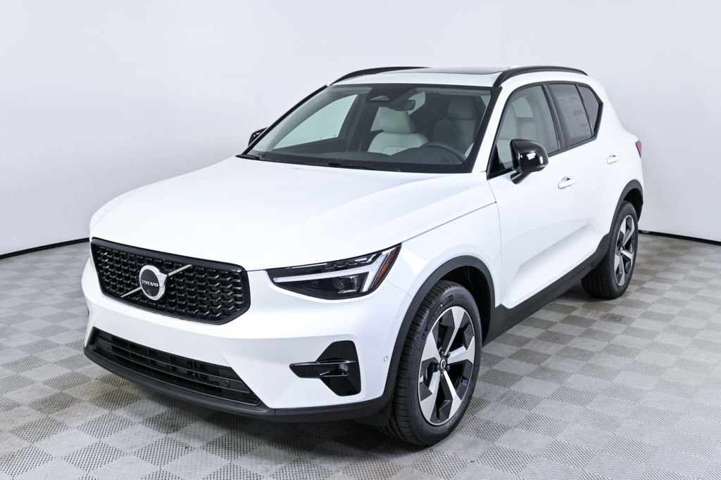 2026 Volvo XC40 B5 Plus Dark AWD's photo