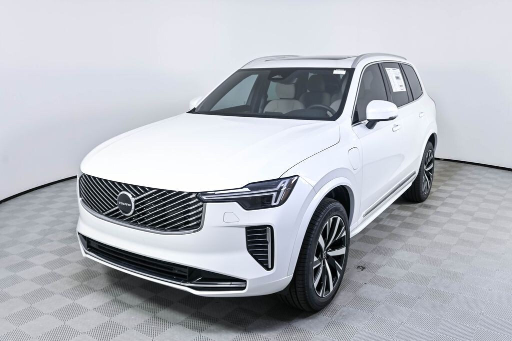 New 2026 Volvo XC90 plug-in hybrid T8 Core SUV