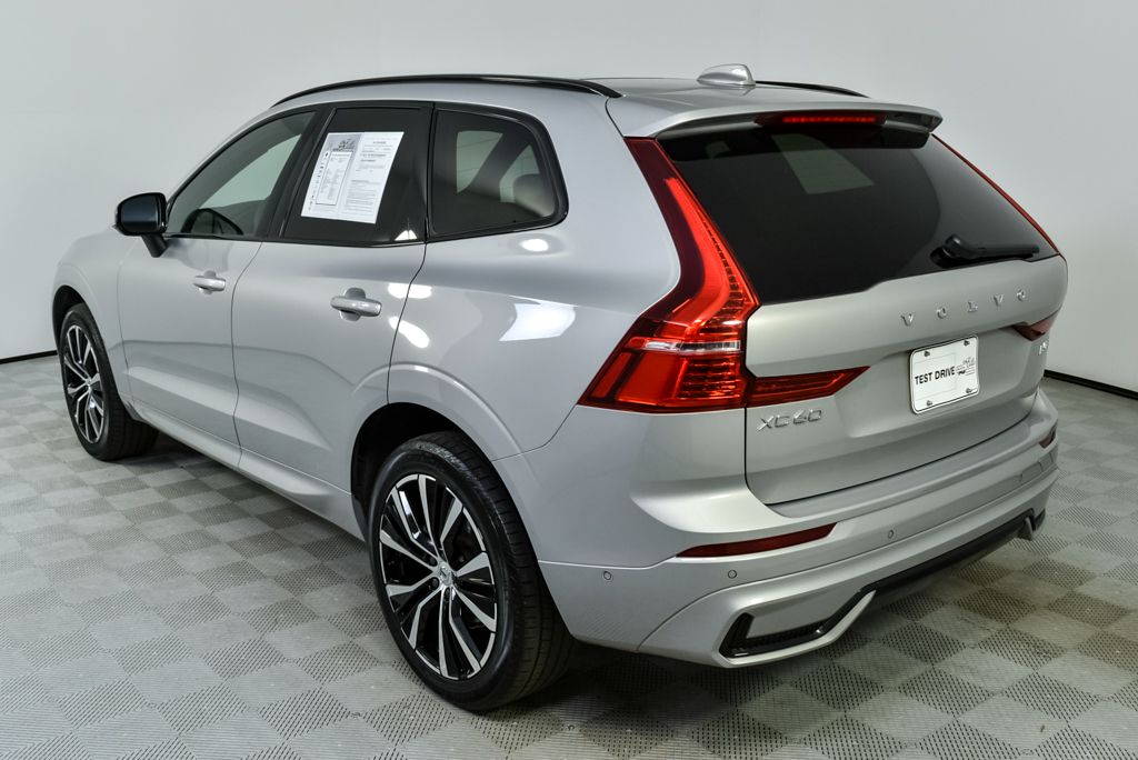 2023 Volvo XC60 B5 Plus photo 3