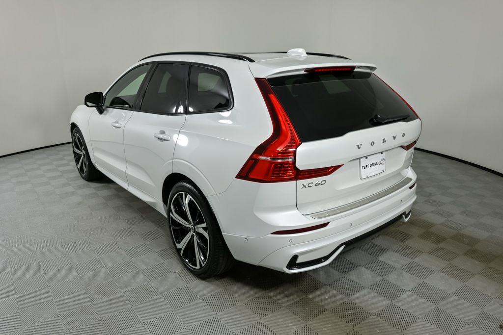 2023 Volvo XC60 B5 Ultimate photo 3