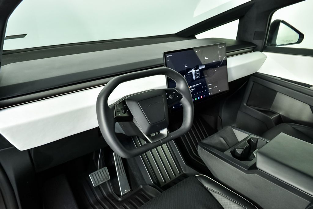 2024 Tesla Cybertruck photo 4