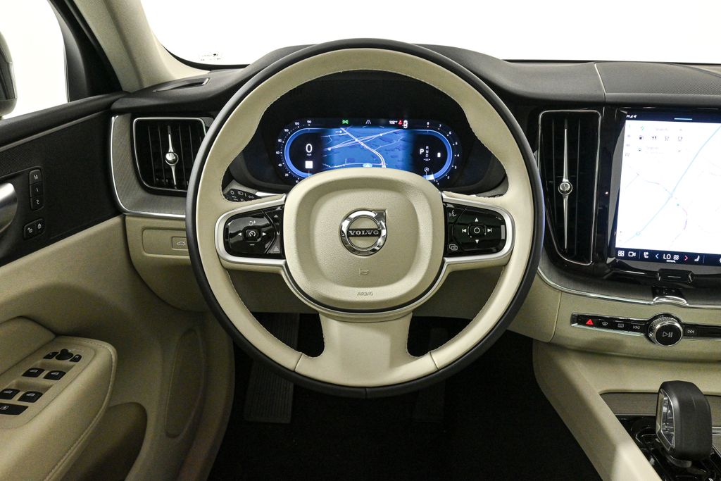2026 Volvo XC60 B5 photo 3