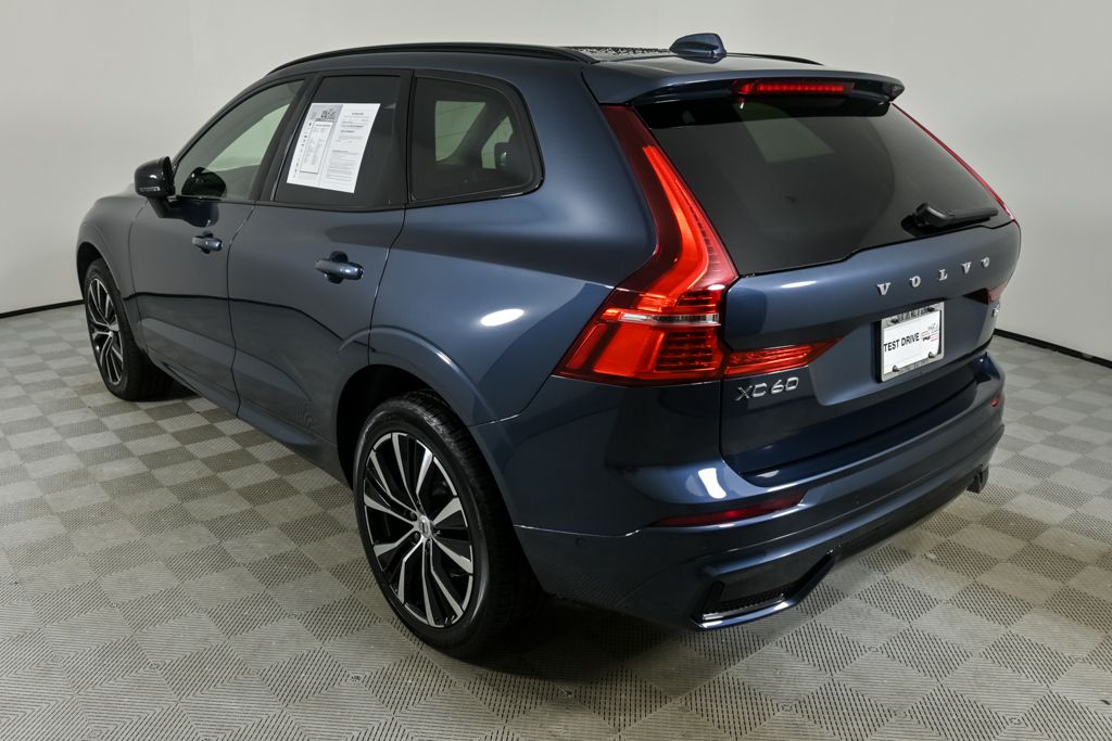2025 Volvo XC60 B5 Plus photo 3