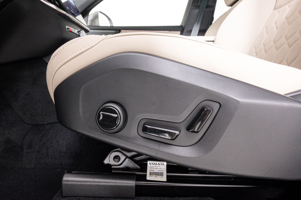 2026 Volvo XC90 Plus - Photo 23