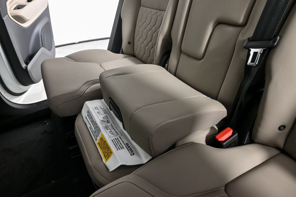 2026 Volvo XC90 Plus - Photo 22
