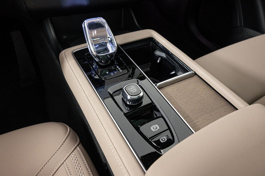 2026 Volvo XC90 Plus - Photo 34