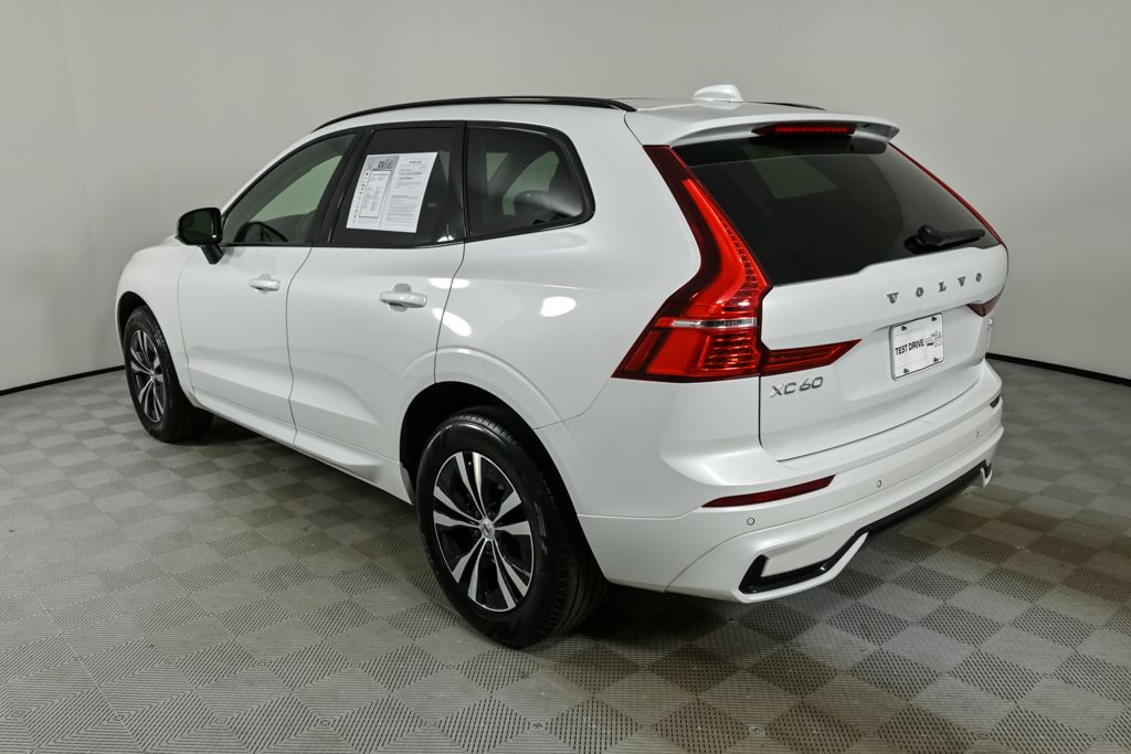 2024 Volvo XC60 B5 Core photo 2