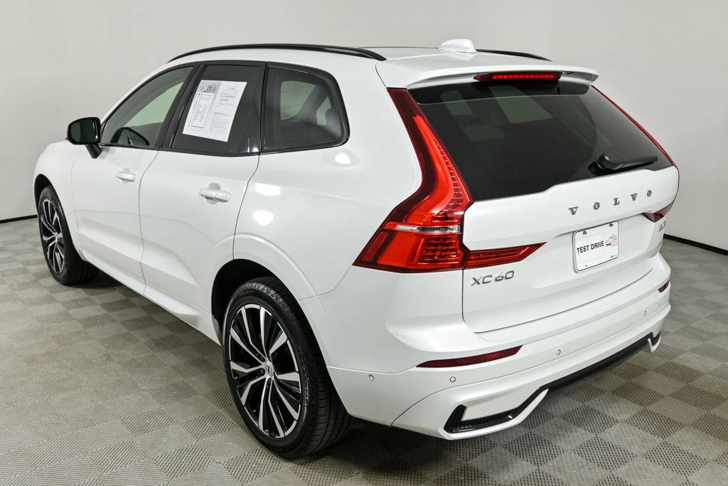 2024 Volvo XC60 B5 Plus photo 3
