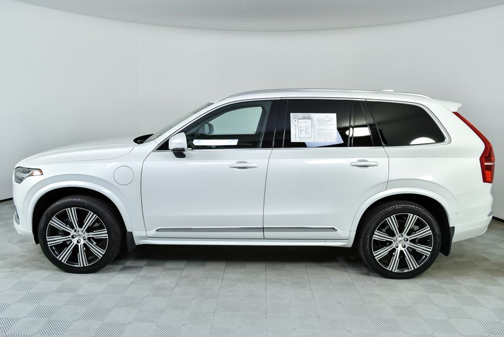 2024 Volvo XC90 T8 Plus photo 2